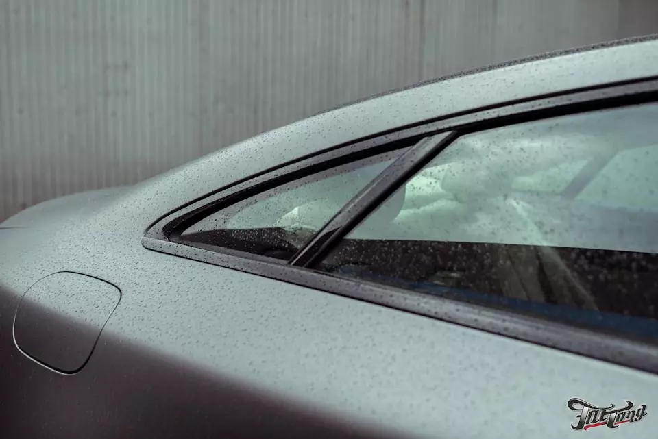 Mercedes E coupe. Оклейка кузова в серый мат.